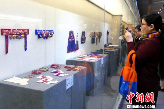 海內(nèi)外250幅刺繡作品亮相潮州國(guó)際刺繡藝術(shù)雙年展(圖2) 海內(nèi)外250幅刺繡作品亮相潮州國(guó)際刺繡藝術(shù)雙年展(圖2)